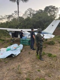 OPERA&Ccedil;&Atilde;O CONJUNTA ENTRE PF E FAB APREENDE 324 QUILOS DE COCA&Iacute;NA EM AERONAVE - Foto: ASSESSORIA