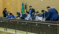 DEPUTADOS E GOVERNO FUMAM O "CACHIMBO DA PAZ", PELO MENOS POR ENQUANTO - Foto: ASSESSORIA