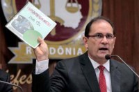 EX - GOVERNADOR  PEDE APREENS&Atilde;O DE CELULARES DE DELEGADOS E QUE PER&Iacute;CIA SEJA FEITA PELA PF - Foto: TUDORONDONIA