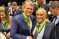 JO&Atilde;O GON&Ccedil;ALVES &Eacute; CONDECORADO PELA C&Acirc;MARA FEDERAL COM A "MEDALHA M&Eacute;RITO LEGISLATIVO" - Foto: ASSESSORIA