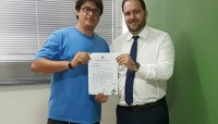 DEPUTADO ALEX REDANO ASSINA CONV&Ecirc;NIO DE QUASE MEIO MILH&Atilde;O DE REAIS COM O "IVAS" - Foto: ASSESSORIA
