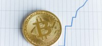 BITCOIN SOBE 10% AP&Oacute;S DESVALORIZA&Ccedil;&Atilde;O DA MOEDA CHINEZA - Foto: guiadobitcoin.com.br
