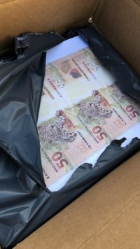 POL&Iacute;CIA FEDERAL PRENDE DOIS HOMENS COM MAIS DE CEM MIL REAIS EM NOTAS FALSAS - Foto: COMANDO190