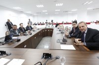 DEPUTADO ADELINO DEFENDE MUNIC&Iacute;PIOS CONTRA ENERGISA E CHAMA AROM PARA IR A CPI - Foto: ASSESSORIA