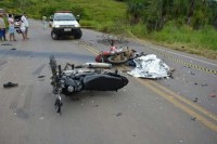 ACIDENTE ENVOLVENDO TR&Ecirc;S MOTOS MATA DUAS PESSOAS, UMA DAS V&Iacute;TIMAS ERA DE ARIQUEMES - Foto: rondoniagora
