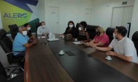 PRESIDENTE ALEX REDANO SE RE&Uacute;NE COM A PRESIDENTE DA "AMA" E GARANTE APOIO A ENTIDADE - Foto: ASSESSORIA