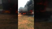 &Ocirc;NIBUS QUE FAZ A LINHA ARIQUEMES A CUJUBIM &Eacute; COMPLETAMENTE DESTRU&Iacute;DO PELO FOGO, VEJA O V&Iacute;DEO - Foto: EDIRCEU LIMA