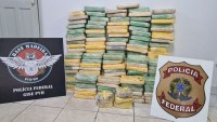 POL&Iacute;CIA FEDERAL APREENDE 200 QUILOS DE COCA&Iacute;NA QUE ERAM TRANSPORTADO EM CAMINH&Atilde;O BOIADEIRO - Foto: ASSESSORIA