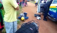 PASSAGEIRO &Eacute; EXECUTADO EM CIMA DA MOTO E MOTOTAXISTA &Eacute; GRAVEMENTE FERIDO - Foto: rondoniagora