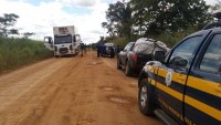 OPERA&Ccedil;&Atilde;O DA PRF E RECEITA FEDERAL NA BR - 421 APREENDE MAIS DE 100 MIL REAIS EM MERCADORIAS - Foto: ASSESSORIA
