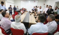 COME&Ccedil;OU A DISPUTA: PMDB ANUNCIA CONF&Uacute;CIO E RAUPP PARA O SENADOR E MAUR&Atilde;O PARA O GOVERNO - Foto: TUDORONDONIA