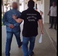 POL&Iacute;CIA CIVIL PRENDE PADRASTO SUSPEITO ESTUPRAR ENTEADAS DE 04 E 07 ANOS EM ALTO PARA&Iacute;SO - Foto: ASSESSORIA