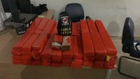 PM PRENDE DOIS TRAFICANTES E APREENDE 70 QUILOS DE MACONHA DO BAIRRO DAS PEDRINHAS EM ARIQUEMES - Foto: EDIRCEU LIMA