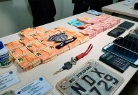 POL&Iacute;CIA MILITAR APREENDE 30 MIL REAIS EM NOTAS FALSAS E PRENDE 11 PESSOAS - Foto: COMANDO190