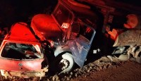 ACIDENTE ENVOLVENDO GOL E CAMINH&Atilde;O MATA PAI, M&Atilde;E E FILHO DE 06 ANOS EM MACHADINHO DO OESTE - Foto: ANOTICIAGORA.COM.BR