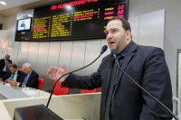 DEPUTADO ALEX  REDANO ALERTA  QUE SERVIDORES  DA SA&Uacute;DE PODEM ENTRAR EM GREVE - Foto: ASSESSORIA