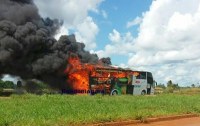 &Ocirc;NIBUS DA EUCATUR PEGA FOGO NA BR - 364 - Foto: RONDONIAGORA