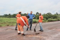 DEPUTADO ADELINO ACOMPANHA OBRAS DE RECUPERA&Ccedil;&Atilde;O DA RO - 205 E DESTACA PARCERIA COM  AS PREFEITURAS - Foto: ASSESSORIA