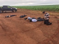 AVI&Atilde;O CAI COM 400 QUILOS DE COCA&Iacute;NA E CINCO TRAFICANTES S&Atilde;O PRESOS - Foto: SO NOTICIAS