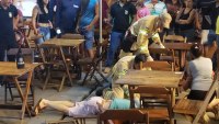 HOMEM &Eacute; ASSASSINADO COM QUATRO TIROS EM RESTAURANTE NO CENTRO DE ARIQUEMES - Foto: EDIRCEU LIMA