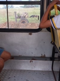 JARU: FROTA DE &Ocirc;NIBUS VELHOS COLOCA VIDA DE ALUNOS EM RISCO, CARRO PERDEU A RODA NA L - 628 - Foto: com  informa&ccedil;&otilde;es do PORTALRM