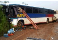 ACIDENTE NA BR - 364 PR&Oacute;XIMO A ARIQUEMES ENVOLVENDO &Ocirc;NIBUS, CARRETA E CAMINH&Atilde;O MATA UMA PESSOA - Foto: RONDONIAGORA