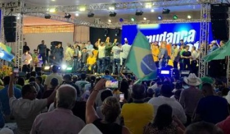  (Foto: com informa&ccedil;&otilde;es DEIXAEUTEFALAR)