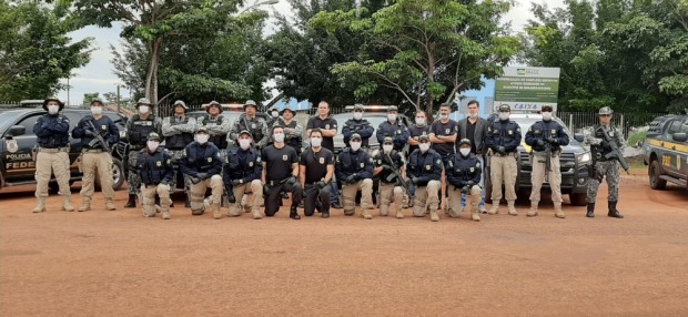 Agentes da PRF d&atilde;o refor&ccedil;o na seguran&ccedil;a da fronteira entre Brasil e Bol&iacute;via (Foto: Foto: Lena Mendon&ccedil;a/Rede Amaz&ocirc;nica)