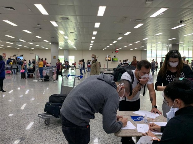 Agevisa monta barreira sanit&aacute;ria em aeroporto de Porto Velho para orientar passageiros ? Foto: Governo de RO/Divulga? (Foto: Foto: Governo de RO/Divulga&ccedil;&atilde;o)