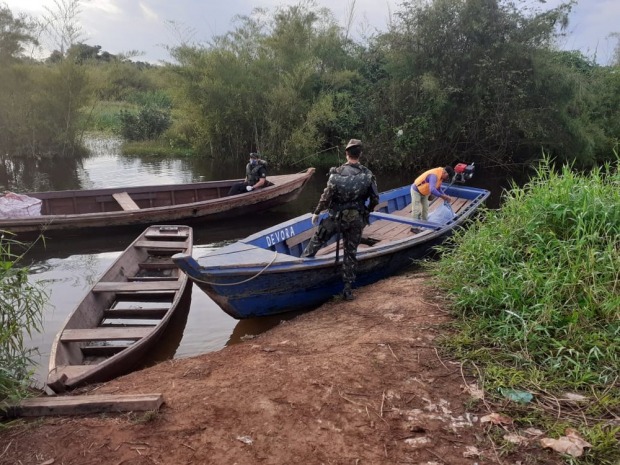 Bolivianos estavam tentando atracar barcos em porto clandestino no Brasil ? Foto: PF/Divulga&ccedil;&atilde;o (Foto: Foto: PF/Divulga&ccedil;&atilde;o)