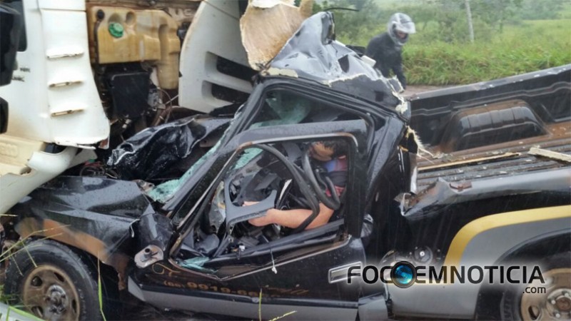 ACIDENTE NA BR - 364 ENVOLVENDO  CARRETA E S  -  10 MATA DUAS PESSOAS