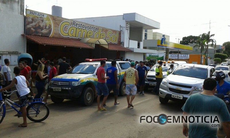 ADVOGADO E AMIGO S&Atilde;O EXECUTADOS DENTRO DO RESTAURANTE ENQUANTO ALMO&Ccedil;AVAM EM JARU