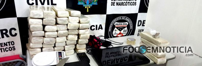 POL&Iacute;CIA APREENDE  35 QUILOS DE MACONHA E PRENDE CINCO TRAFICANTES