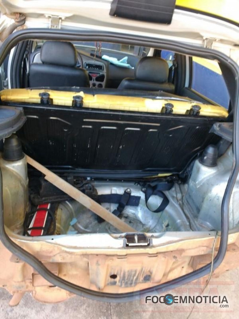 MOTORISTA &Eacute; PRESO COM 60  QUILOS   DE COCA&Iacute;NA