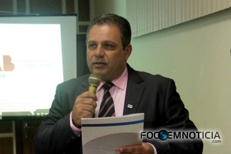 PRESIDENTE DA OAB &Eacute; ASSASSINADO COM OITO TIROS DE PISTOLA NO CENTRO DE BURITIS