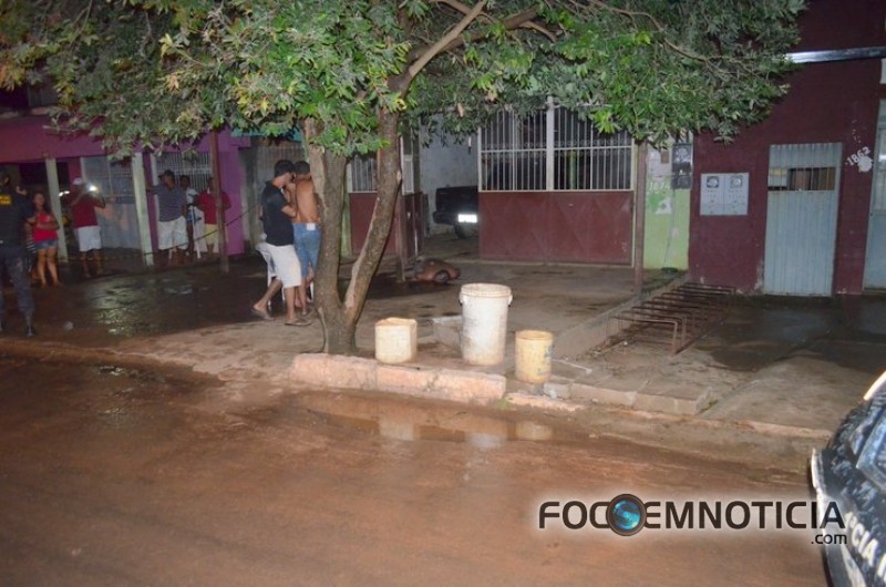 MEC&Acirc;NICO  &Eacute; EXECUTADO A TIROS  NA PORTA DE CASA  NA NOITE DE NATAL