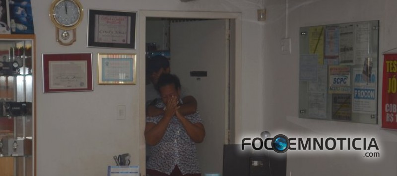 LADR&Otilde;ES S&Atilde;O PRESOS AP&Oacute;S TENTAR ASSALTAR JOALHERIA