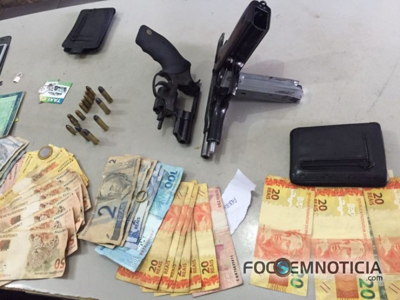 LADR&Otilde;ES S&Atilde;O PRESOS AP&Oacute;S TENTAR ASSALTAR JOALHERIA