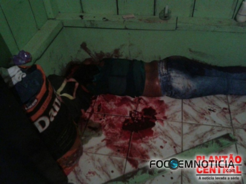 MULHER DE 19 ANOS &Eacute; ASSASSINADA A FACADAS, MARIDO &Eacute; O PRINCIPAL SUSPEITO