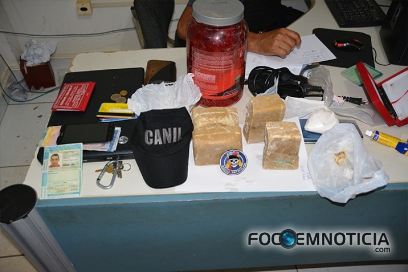 POL&Iacute;CIA MILITAR PRENDE MOTOTAXISTA ACUSADO DE ABASTECER BOCA DE FUMO