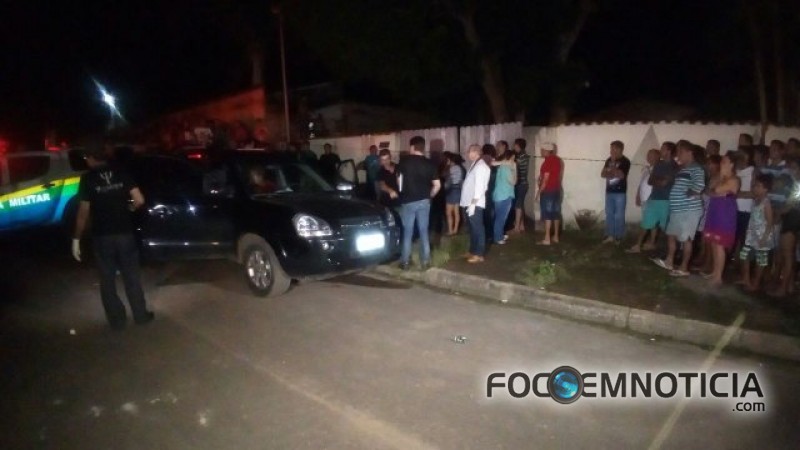 PREFEITO DE CANDEIAS &Eacute; ASSASSINADO NA PORTA DE SUA CASA COM CINCO TIROS, ACOMPANHANTE FOI BALEADA
