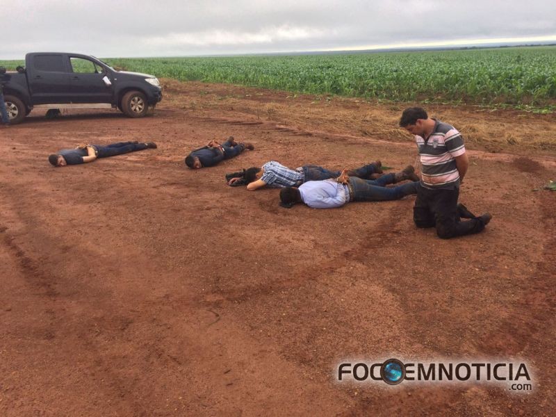 AVI&Atilde;O CAI COM 400 QUILOS DE COCA&Iacute;NA E CINCO TRAFICANTES S&Atilde;O PRESOS