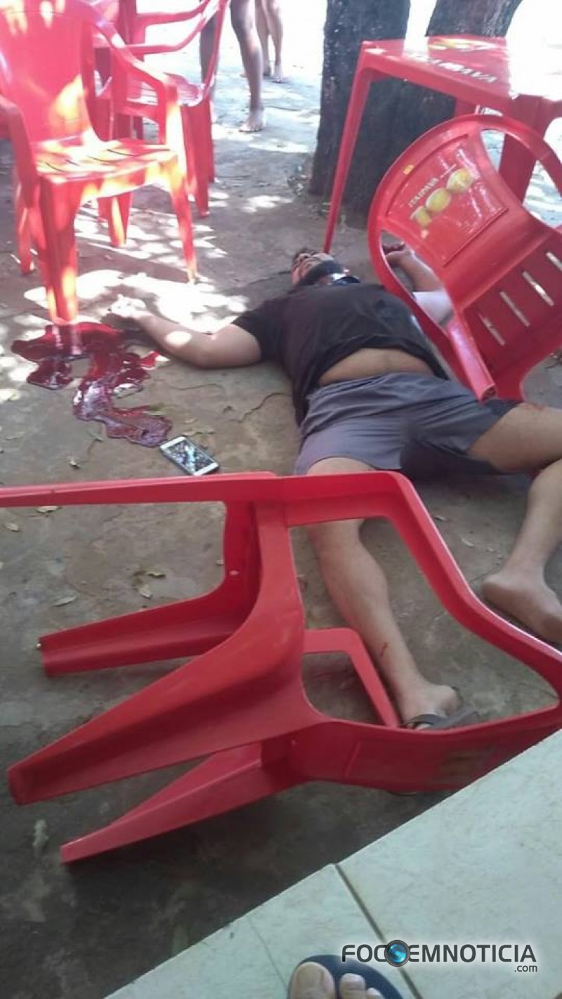 MADEIREIRO &Eacute; EXECUTADO COM 11 TIROS DE PISTOLA EM  BAR NO SETOR - 03  EM ARIQUEMES