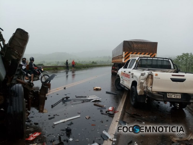 ACIDENTE NA BR - 364 DEIXA DEPUTADO ESTADUAL E SARGENTO BOMBEIRO FERIDO GRAVEMENTE