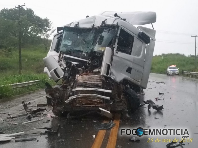 ACIDENTE NA BR - 364 DEIXA DEPUTADO ESTADUAL E SARGENTO BOMBEIRO FERIDO GRAVEMENTE