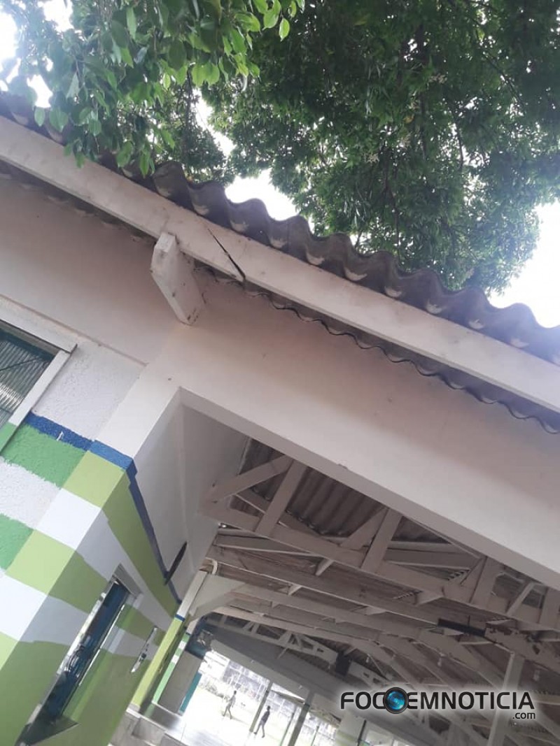 VEREADOR RAFAEL DENUNCIA SITUA&Ccedil;&Atilde;O PREC&Aacute;RIA DA COBERTURA DO P&Aacute;TIO DA ESCOLA M&Aacute;RIO QUINTANA EM ARIQUEM