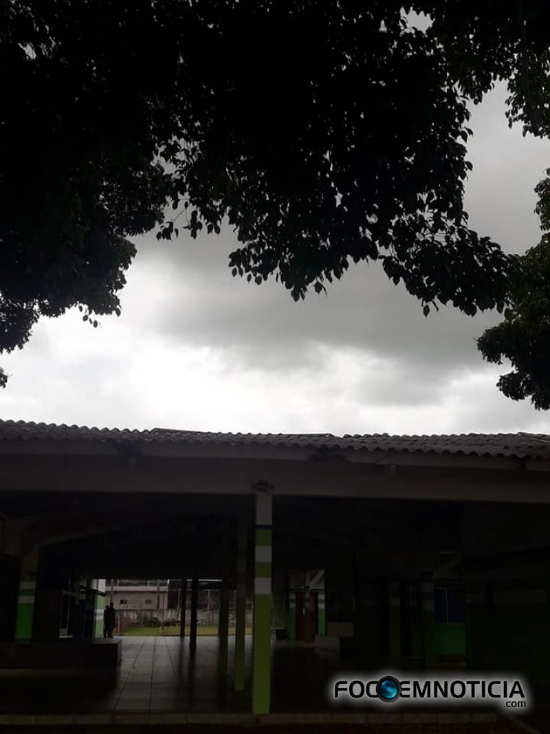 VEREADOR RAFAEL DENUNCIA SITUA&Ccedil;&Atilde;O PREC&Aacute;RIA DA COBERTURA DO P&Aacute;TIO DA ESCOLA M&Aacute;RIO QUINTANA EM ARIQUEM