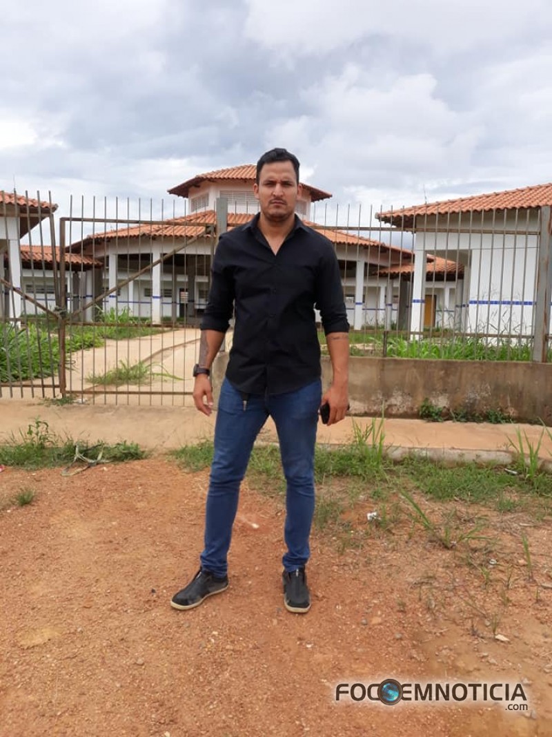 DENUNCIA: CONSTRU&Ccedil;&Atilde;O DE ESCOLA DE MAIS UM MILH&Atilde;O E QUATROCENTOS MIL EST&Aacute; ABANDONADA EM ARIQUEMES