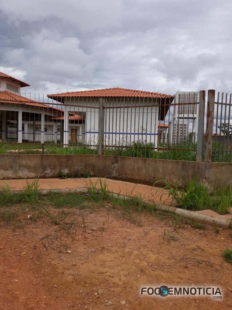 DENUNCIA: CONSTRU&Ccedil;&Atilde;O DE ESCOLA DE MAIS UM MILH&Atilde;O E QUATROCENTOS MIL EST&Aacute; ABANDONADA EM ARIQUEMES