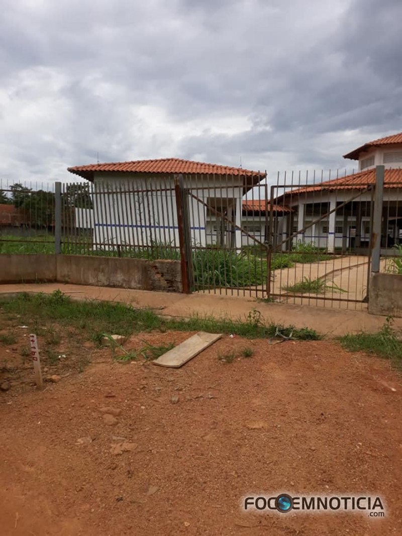 DENUNCIA: CONSTRU&Ccedil;&Atilde;O DE ESCOLA DE MAIS UM MILH&Atilde;O E QUATROCENTOS MIL EST&Aacute; ABANDONADA EM ARIQUEMES